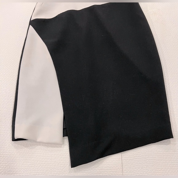 Milly Black and White Asymmetrical Cocktail Dress
Size 8 - Picture 3 of 5
